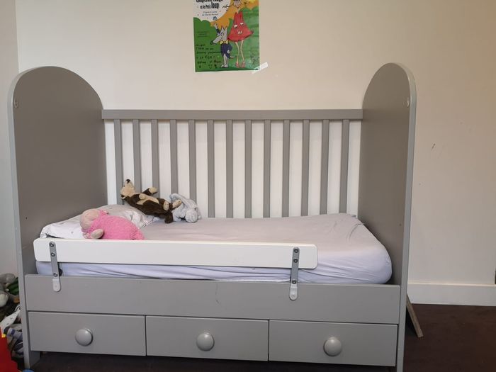 Lit b�b� + divers objets bebe 100 Les Lilas (93)