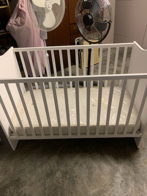 Lit b�b� et plan a langer 80 Pont-de-Roide (25)