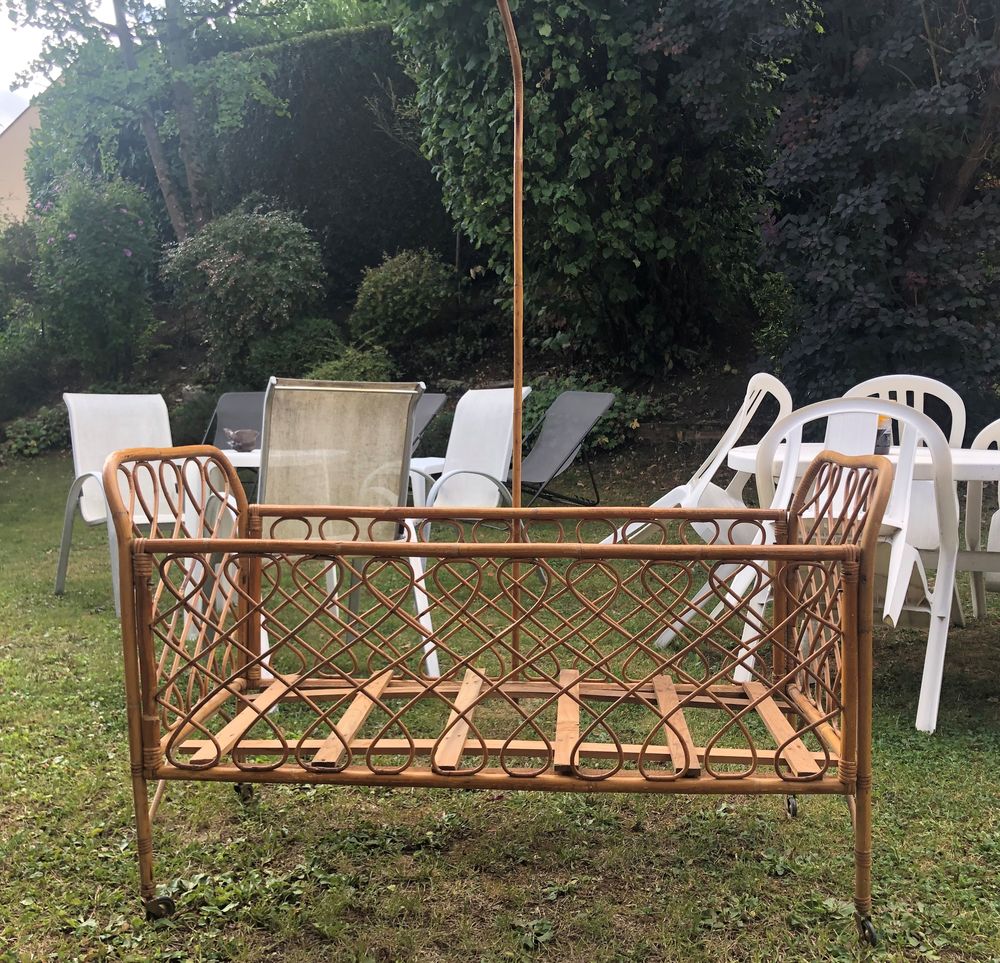 Lit b�b� en rotin vintage 50 Fourqueux (78)