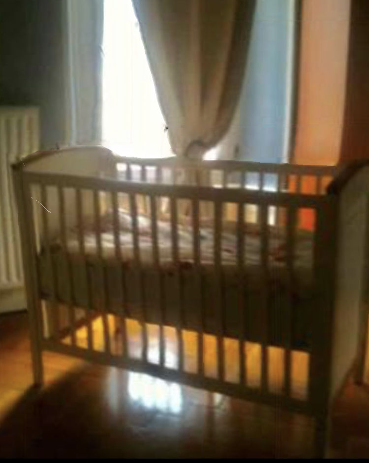 Lit b�b� + sommier, matelas et commode 100 Montb�liard (25)