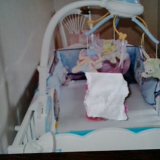 un lit b�b� 25 Ciry-le-Noble (71)