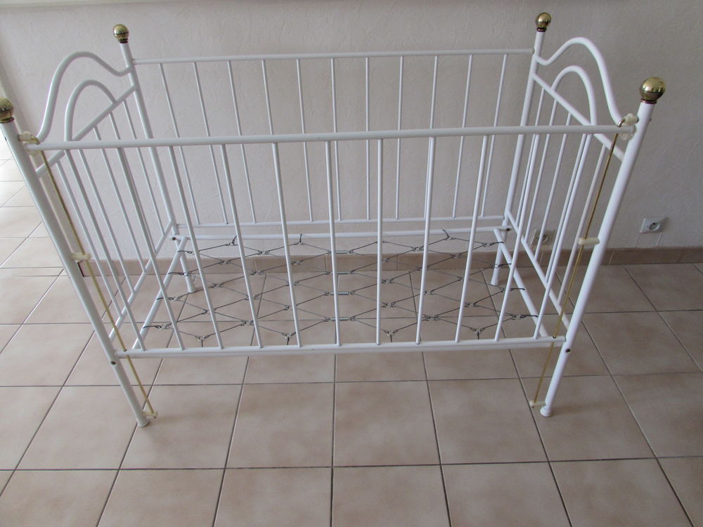 Lit b�b� 70 Capestang (34)