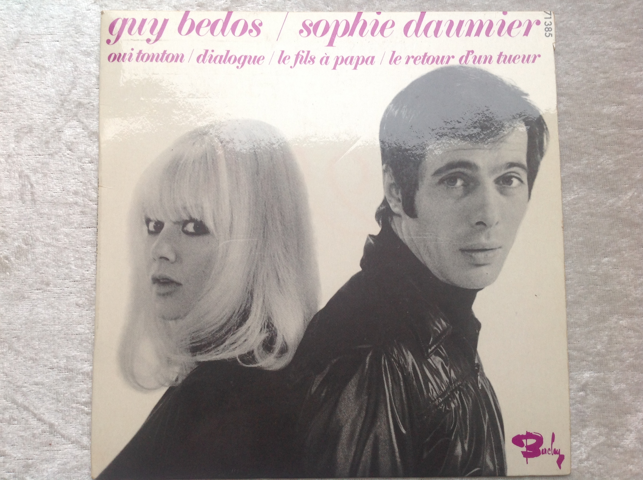 GUY BEDOS SOPHIE DAUMIER Oui tonton 4 TITRES Envoi Possible
3 Tr�gunc (29)