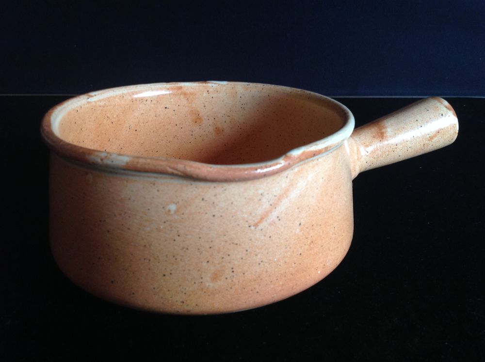 BELLE CASSEROLE EN GR�S TRES BON ETAT Envoi Possible
15 Tr�gunc (29)