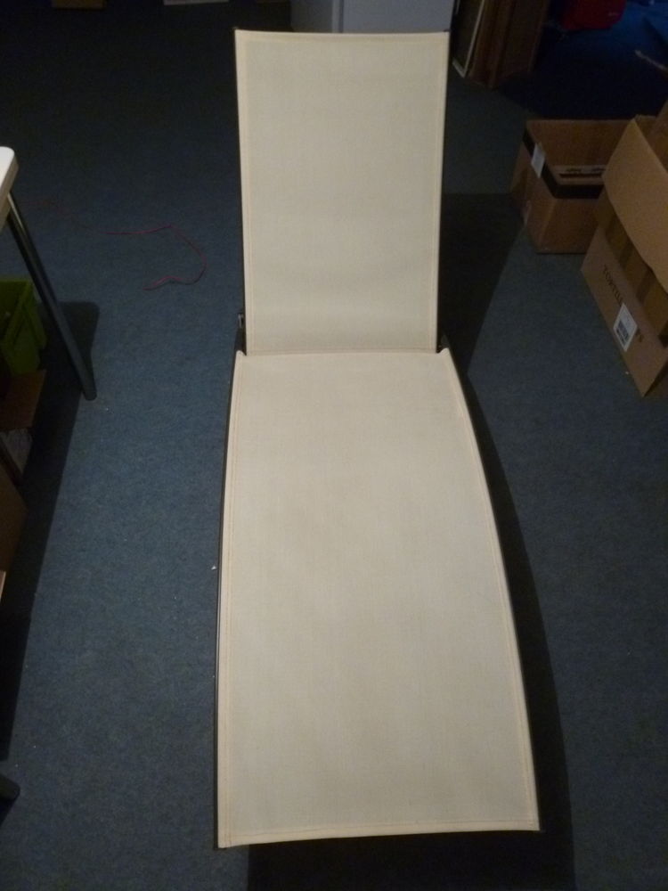 BELLE CHAISE LONGUE TRANSAT BEIGE EN METAL . 20 Urb�s (68)