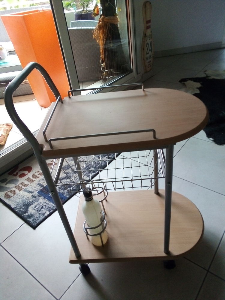 Belle d�serte avec roulettes en bois blond style scandinave 50 Fr�jus (83)