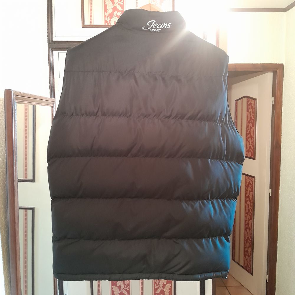 Belle doudoune noir sans manche pour homme. . 10 Dijon (21)