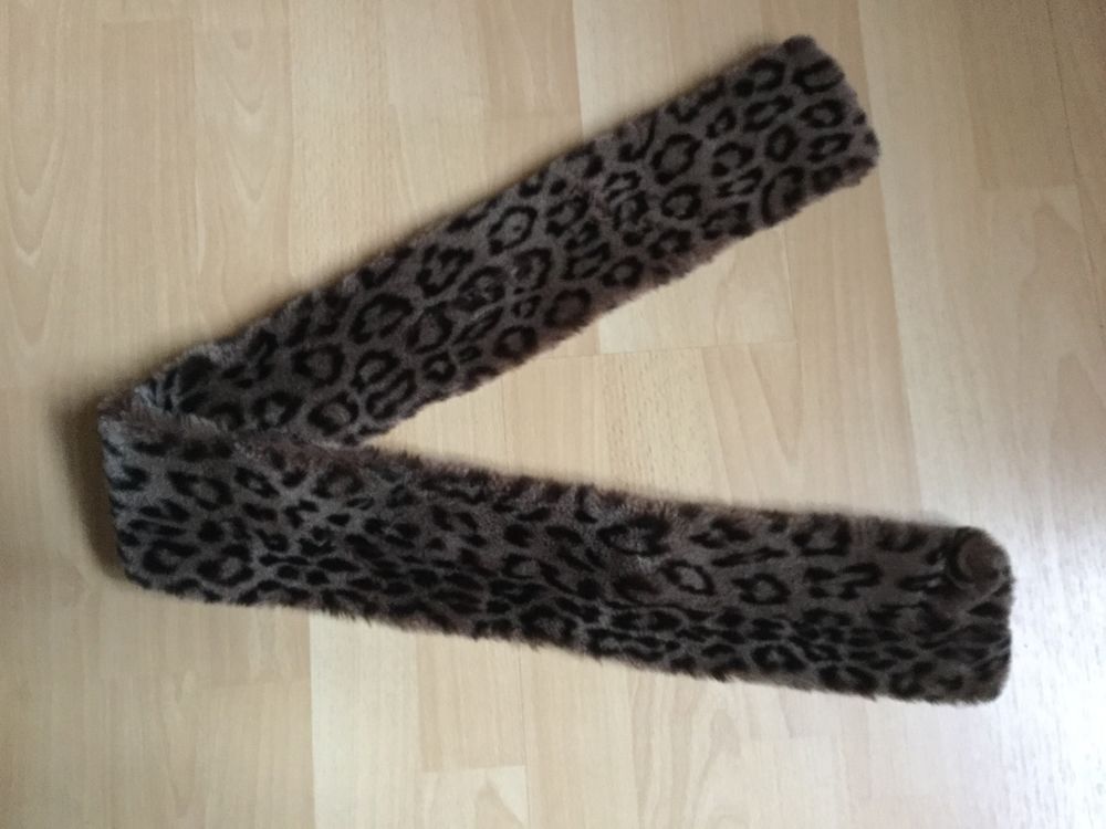 Belle �tole en fourrure l�opard synth�tique.
5 Coubron (93)