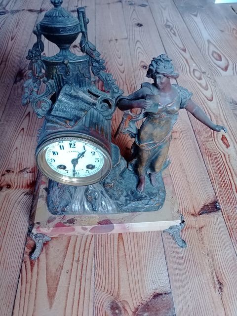 Belle horloge ancienne support marbre et d�corations XIXem 120 Bagnols-sur-C�ze (30)