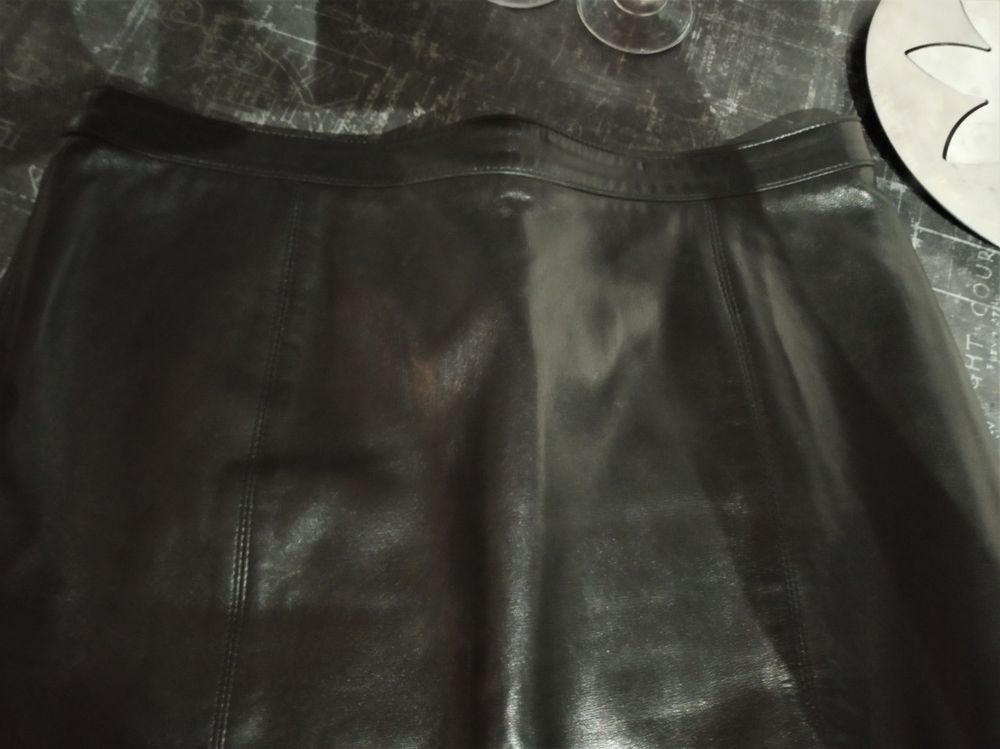belle jupe en cuir 30 Saint-Pierre-le-Bost (23)