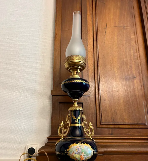 Belle lampe d'�poque
100 Caluire-et-Cuire (69)