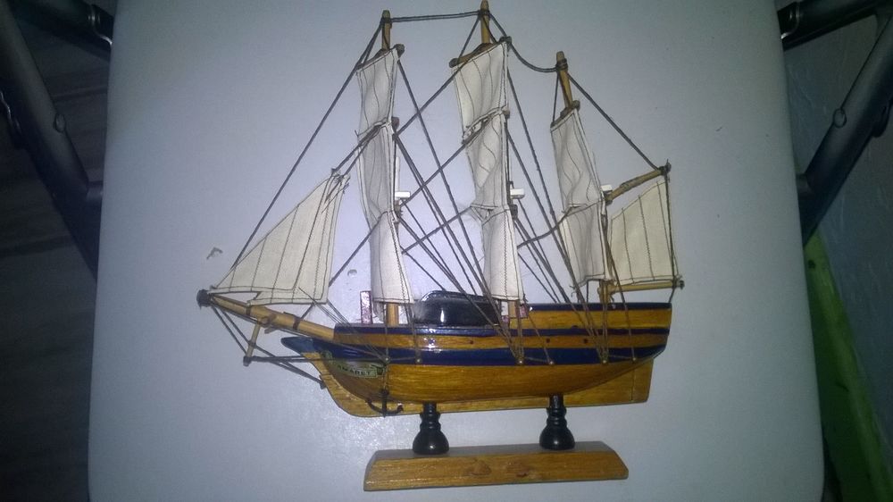 Belle
Maquette de bateau CAMARET
9 Talange (57)