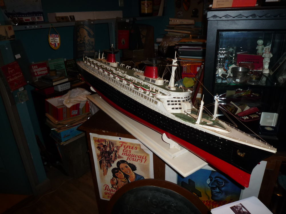 belle maquette en bois du paquebot FRANCE 1000 Lion-sur-Mer (14)
