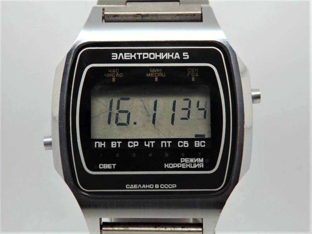 Belle montre sovi�tique LCD Elektronika 5 ann�es 70/80 CCCP 75 Larroque (31)