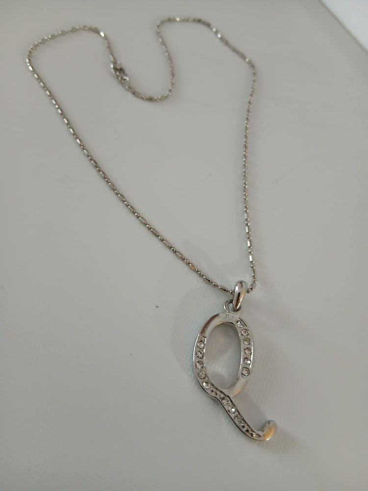  Belle parure lettre Q avec strass brillants belle forme N? 5 Beaune (21)