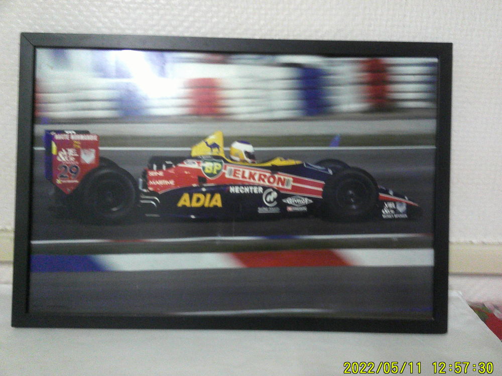 Belle Photo en couleurs d' une   F.1   avec son cadre 20 Nontron (24)