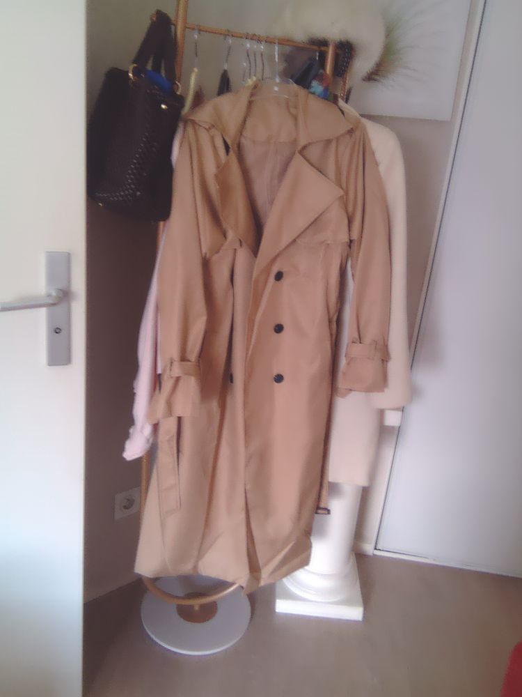 belle popeline,Couleur beige, neuve,Taille. 38 20 Dijon (21)