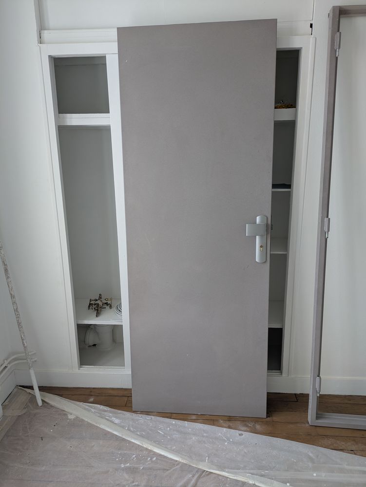 Belle porte en metal et son cadre 100 Villiers-sur-Marne (94)