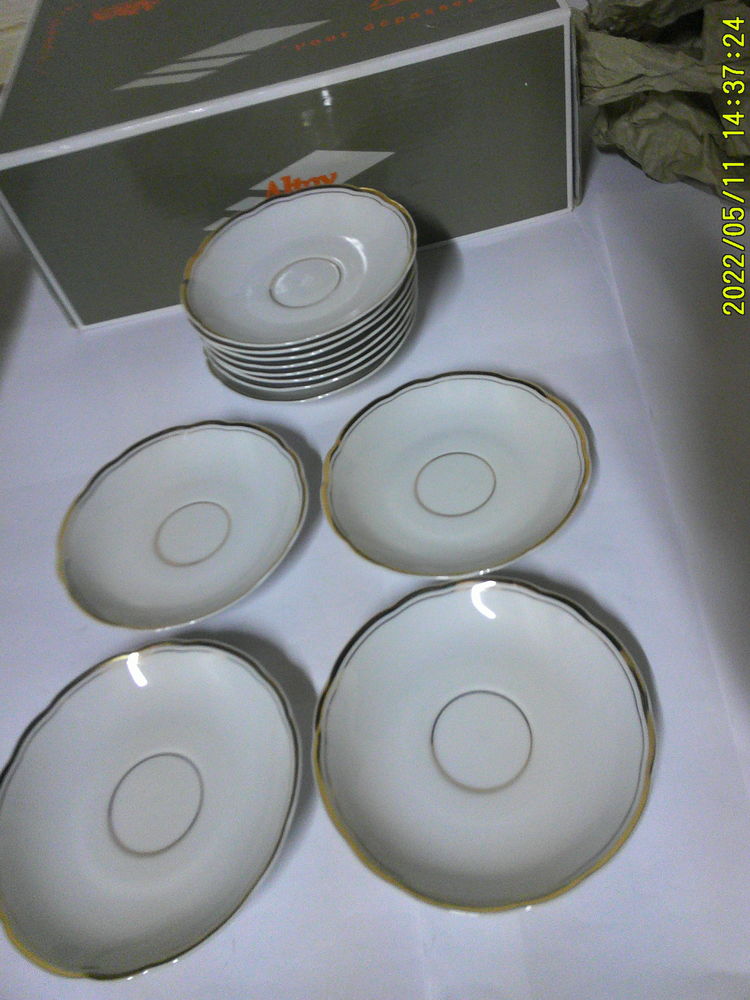 lot  de  ( 12 ) Belle  Sous tasses  en Porcelaine 20 Nontron (24)
