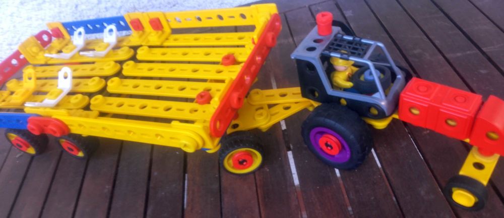 belle+table+basse+en+verre+avec+pouf+skai+blanc+assortis,+petits+meubles+d'appoint,+lampes,+grill+�lectrique,+cr�pi�re,+stores,+lampes... 1 Le Boulou (66)