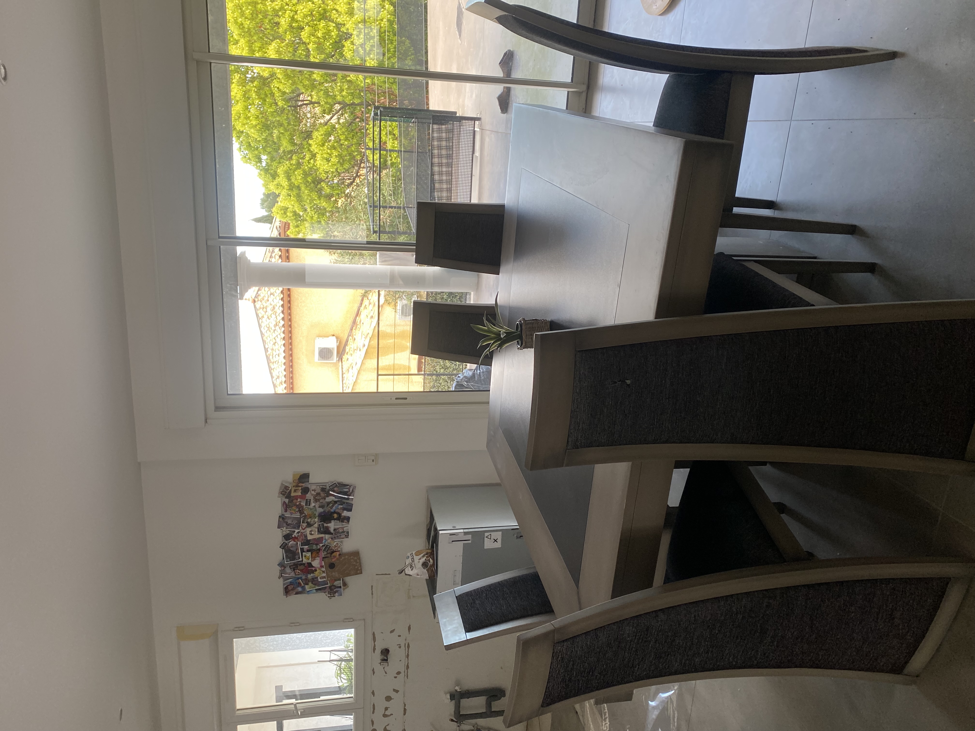 belle table carr�e 140x140 avec rallonges et 6 chaises 990 Saint-Dr�z�ry (34)