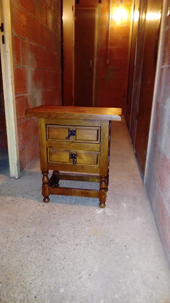 Belle table de chevet 0 Lyon 8 (69)