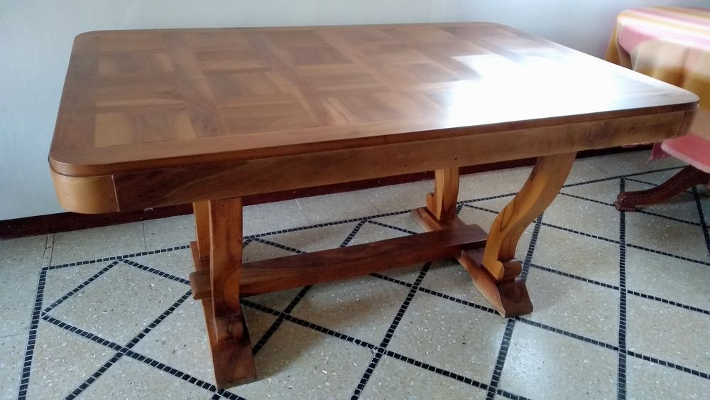 Belle table marqueterie en noyer 80 Chelles (77)