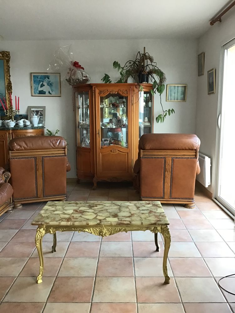 Belle Table de salon Louis XV dor�e, dessus marbre 80 Le Barcar�s (66)