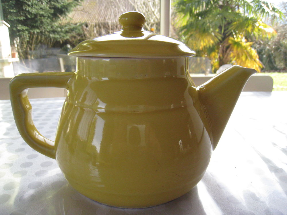 Belle th�i�re jaune vintage ann�es 1960 13 Vinay (38)