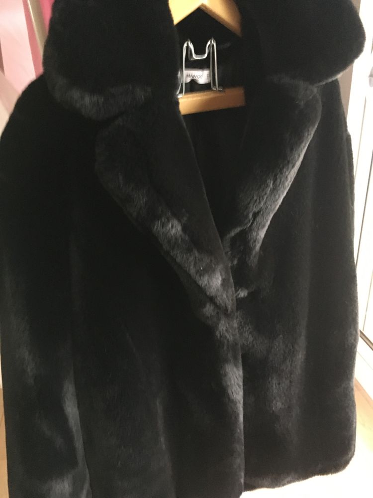 Belle veste (sous les fesses!)neuve,noire,fausse fourrure, 0 Le Pecq (78)