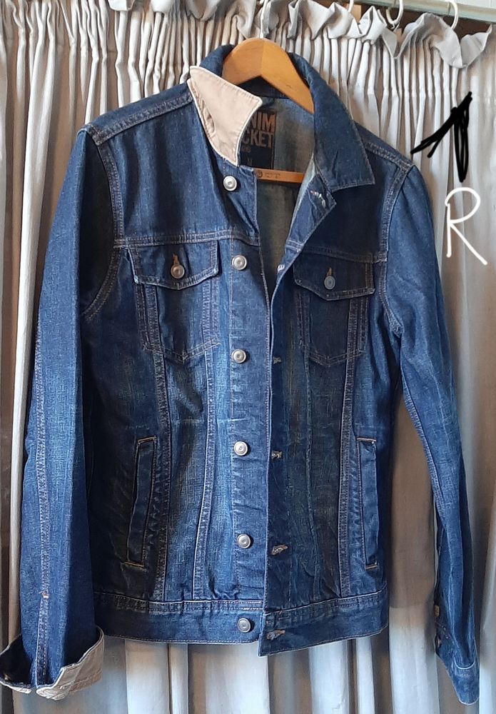 Belle Vestes Jeans taille M , TBE 28 Ruoms (07)