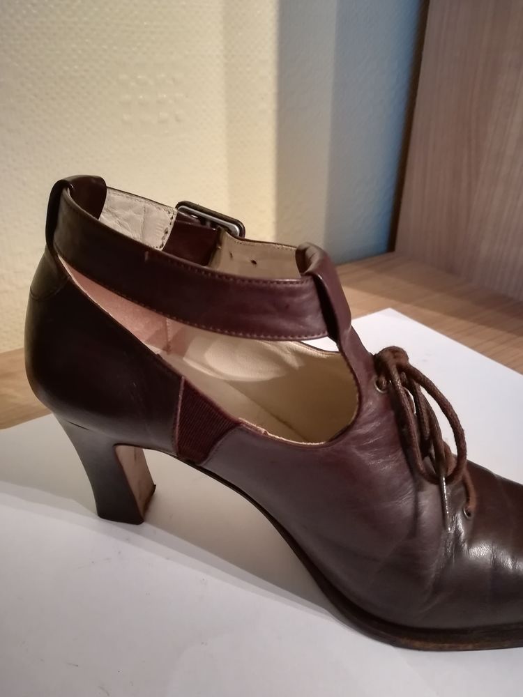 BELLES CHAUSSURES MARRON   TOUT CUIR / PT 35 �
0 Mouvaux (59)