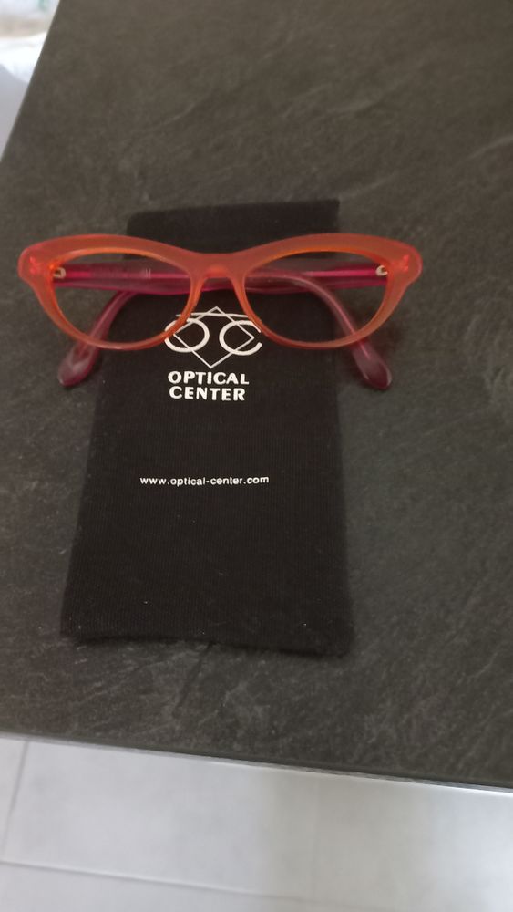 Belles monture de lunette
Marque Caroline Abram 30 Marseille 12 (13)