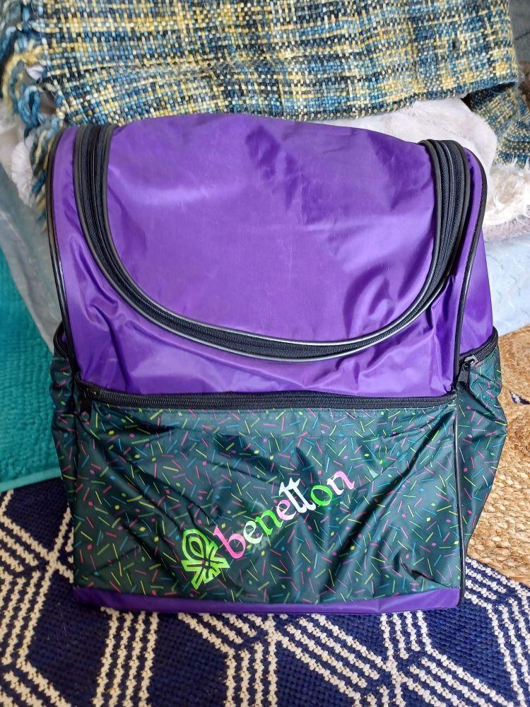 sac � dos BENETTON, multi poches,l�ger, 15 Nancy (54)