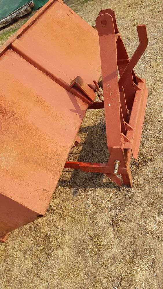 Benne pour tracteur 800 Montayral (47)