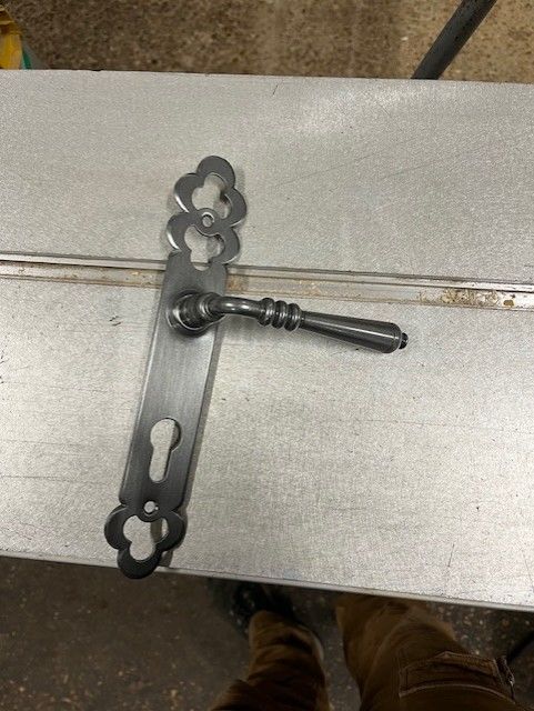 b�quille seul mod�le LANGUEDOC en fer patin� verni 15 Montmirail (51)