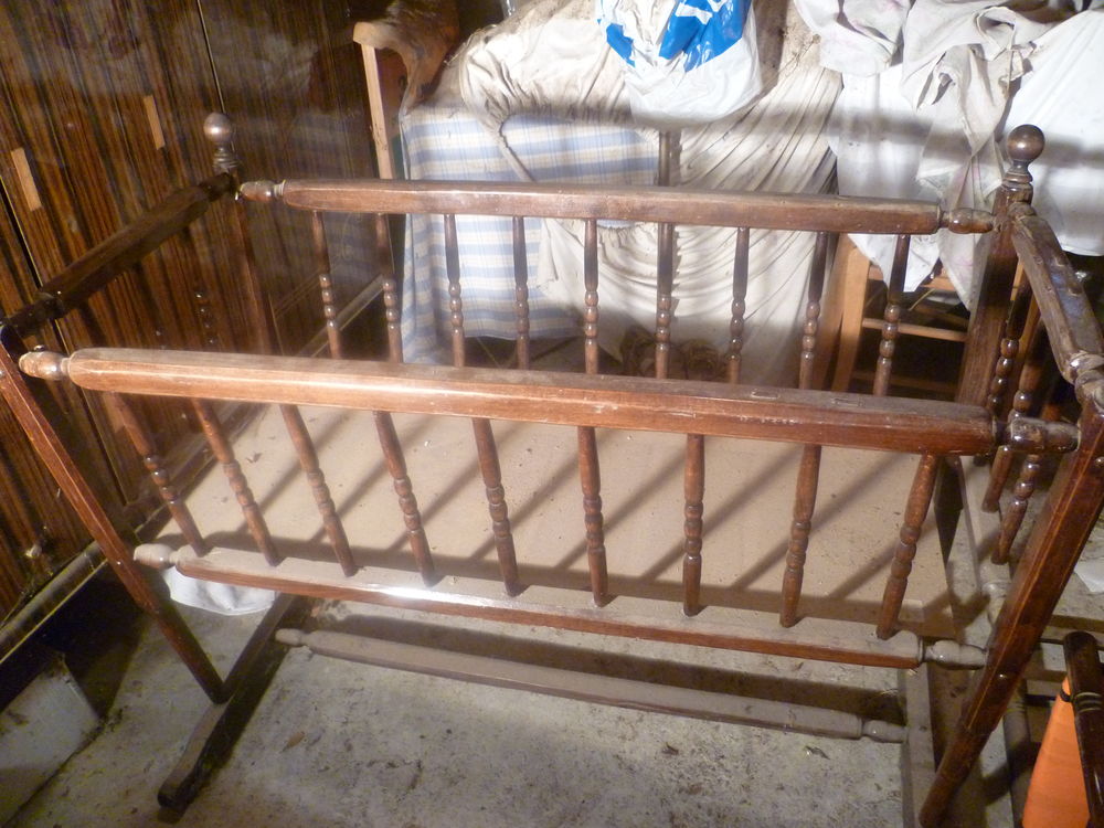 berceau en bois � bascule 50 Lansargues (34)