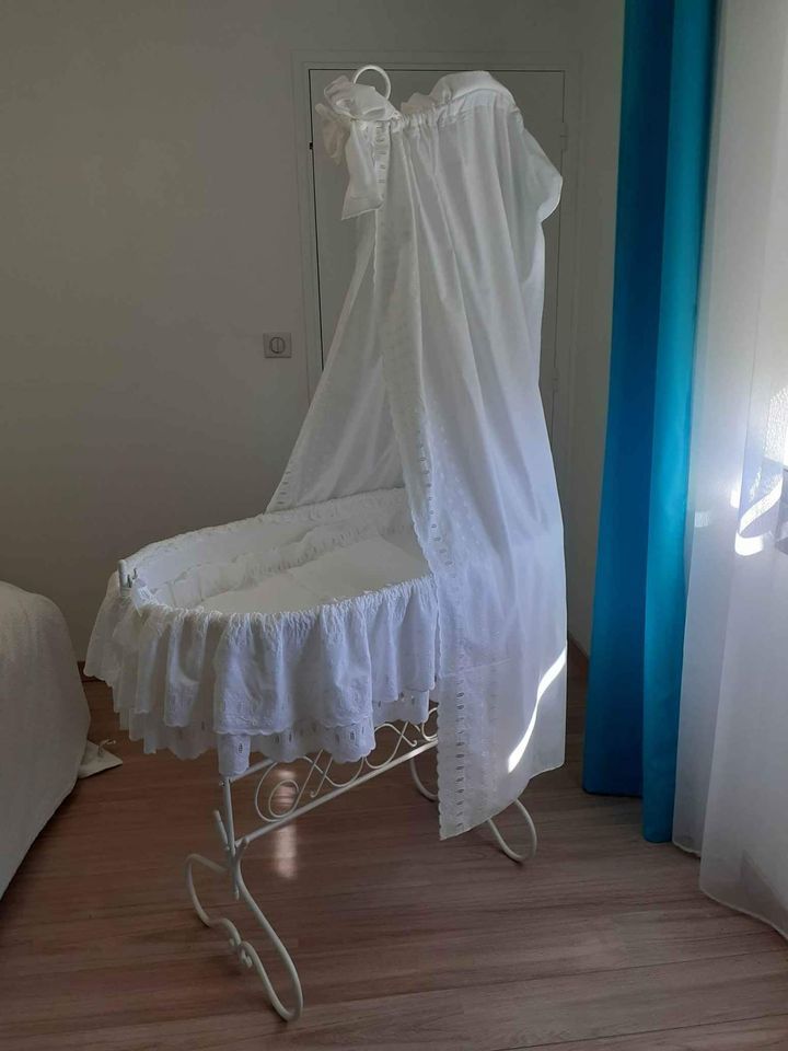 Berceau fer forg� blanc excellent �tat 150 La Baume-d'Hostun (26)