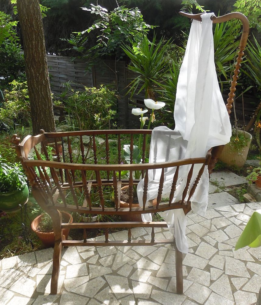 Berceau Mo�se � col de cygne ancien fin XIX si�cle ou d�but 100 Castries (34)