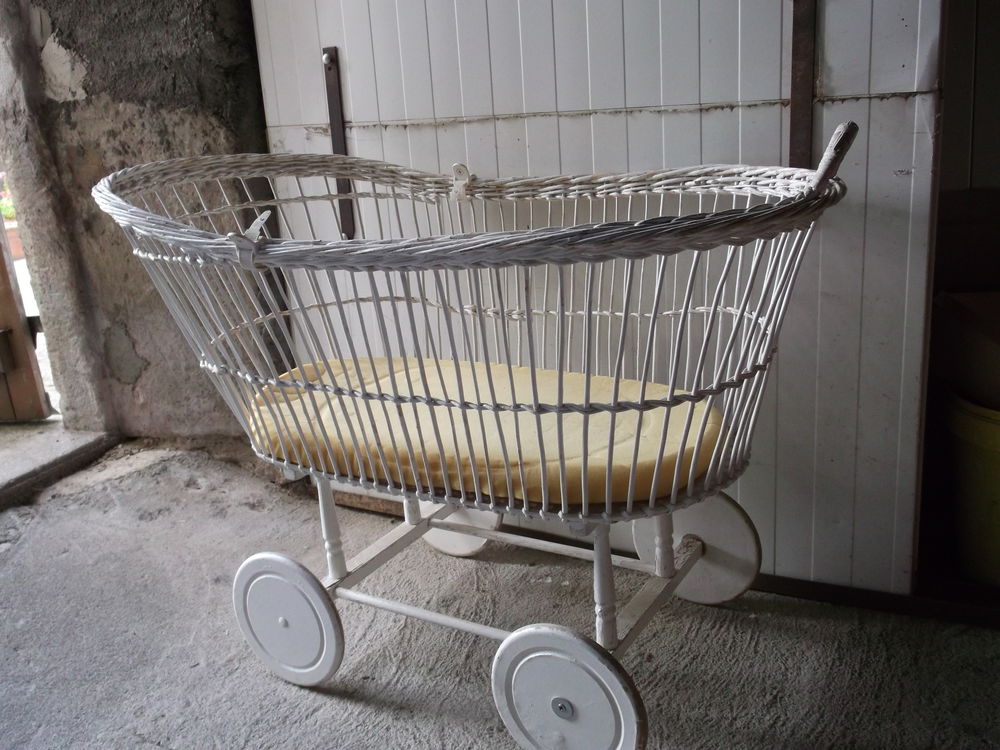 BERCEAU EN OSIER 30 Bellenaves (03)