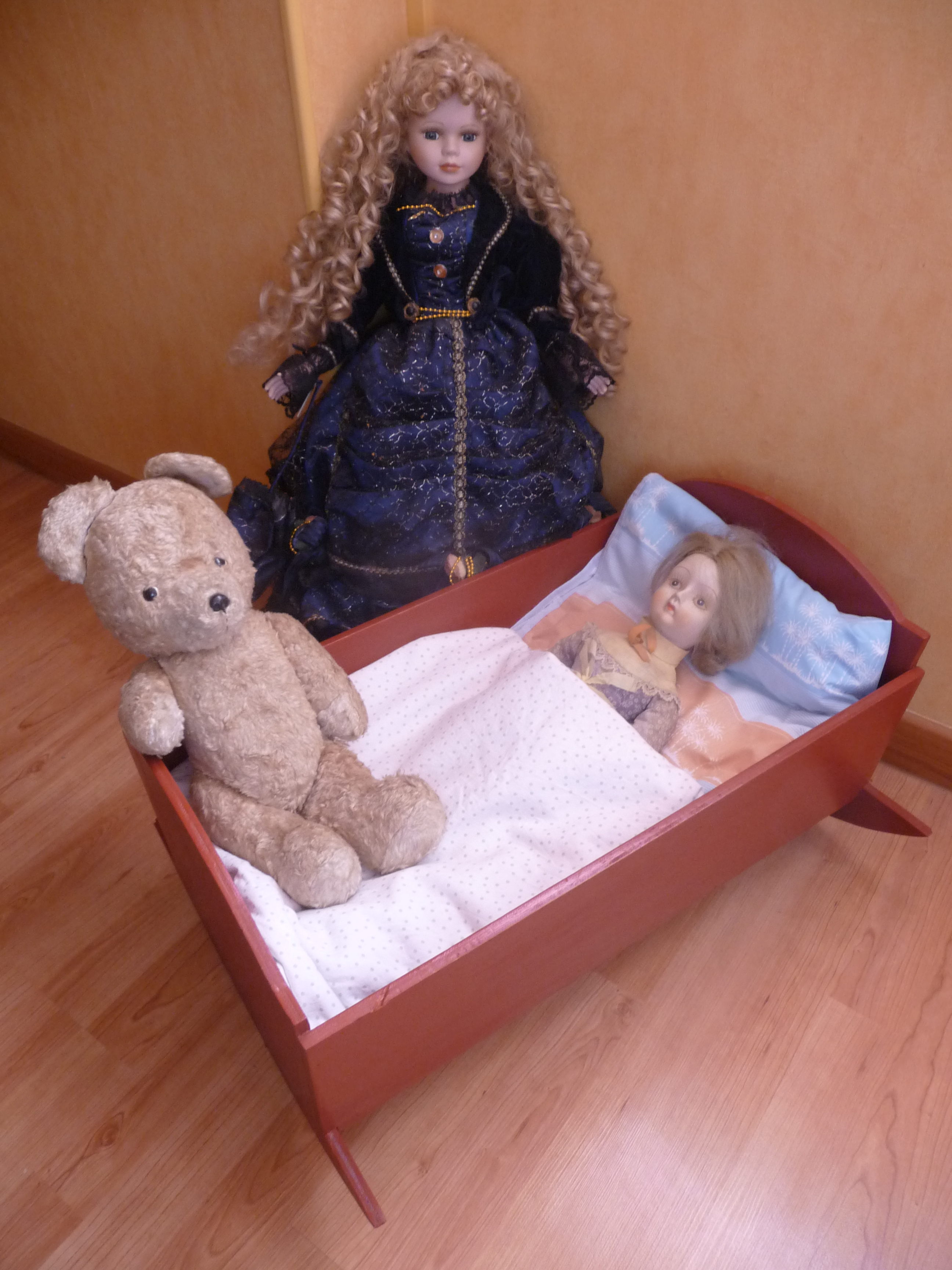 Berceau de poup�e bascule vintage en bois
18 Mouvaux (59)