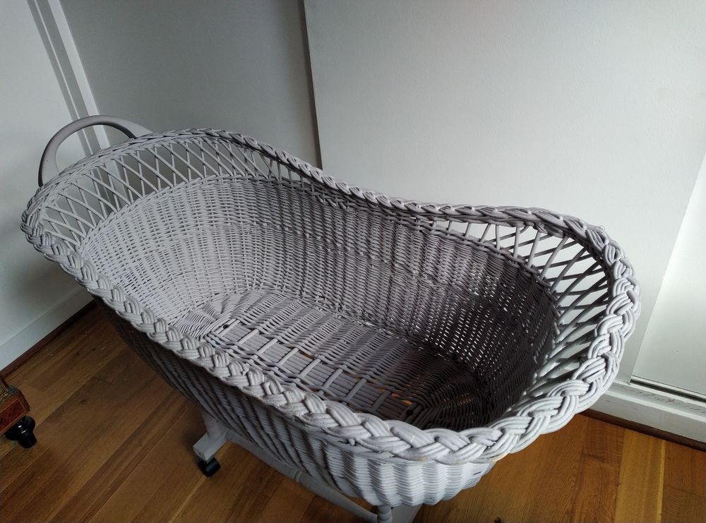 Berceau en rotin ancien 40 Charbonni�res-les-Bains (69)