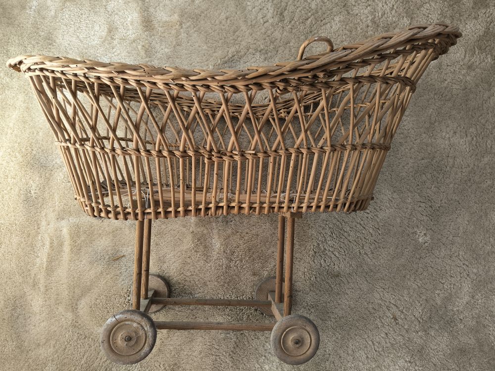 BERCEAU ROTIN ANNEES 60 POUR POUPEES 15 Drancy (93)