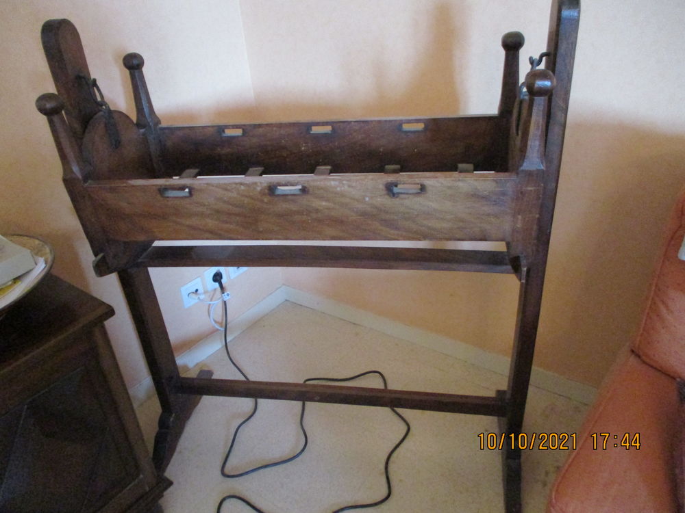 BERCEAUX ANCIENS A BASCULE CHENE / NOYER 110 Poitiers (86)