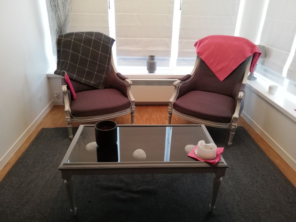 2 Berg�res gris anthracite et table basse vitrine 1099 Paris 14 (75)