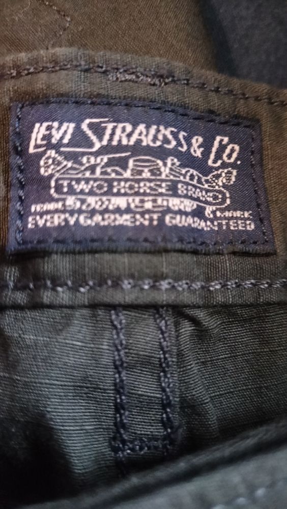 Bermuda cargo treillis Levi's taille W36 tr�s bon �tat 14 Cachan (94)