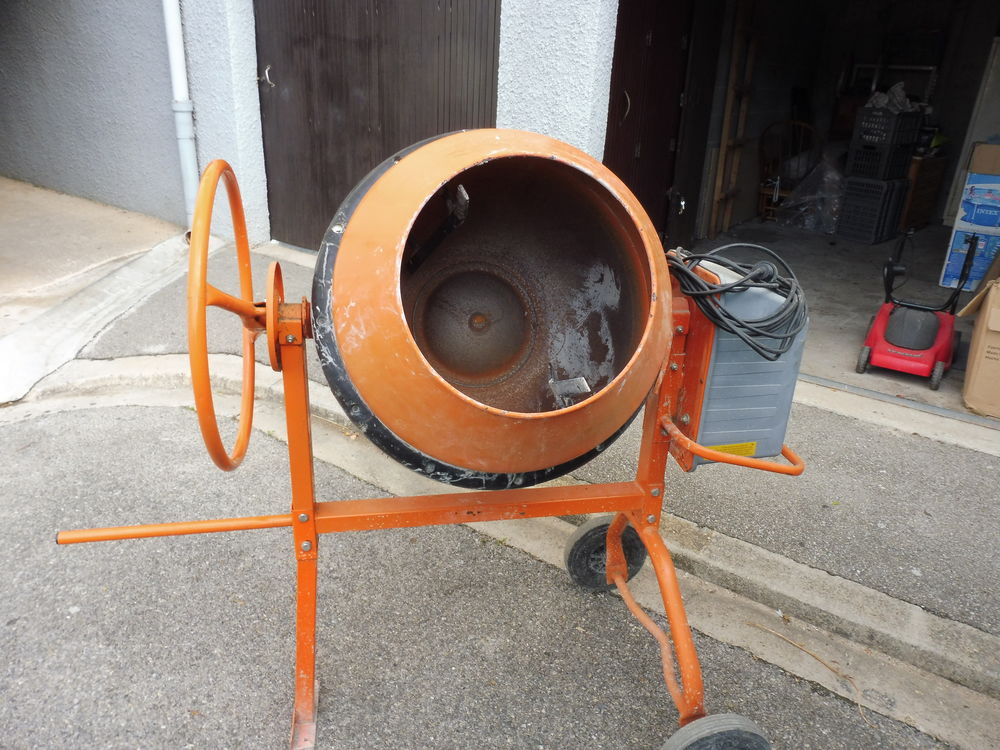 betoni�re electrique 119 Salon-de-Provence (13)