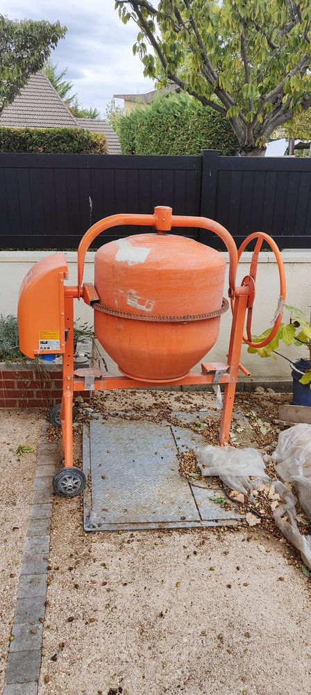 B�tonni�re 180L servi 1fois 450 Montfermeil (93)