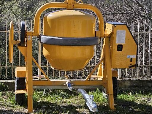 BETONNIERE TRACTABLE PERFORMANCE 350 1500 Balazuc (07)