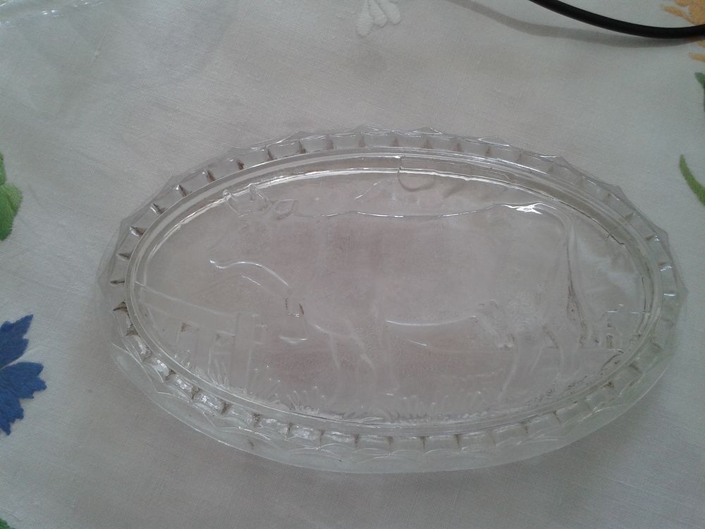 Beurrier ancien en verre moul� d�cor vache �tat neuf 18 Dijon (21)
